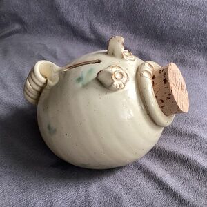STUDIO POTTERY PIGGY BANK/KITCHEN DECORATION CONTAINER